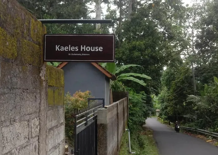 Проживание в семье Kaeles House *